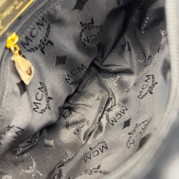 🌵Vintage MCM Round Black Quilted Adjustable Sling Bag🌵 - Picture 12 of 12